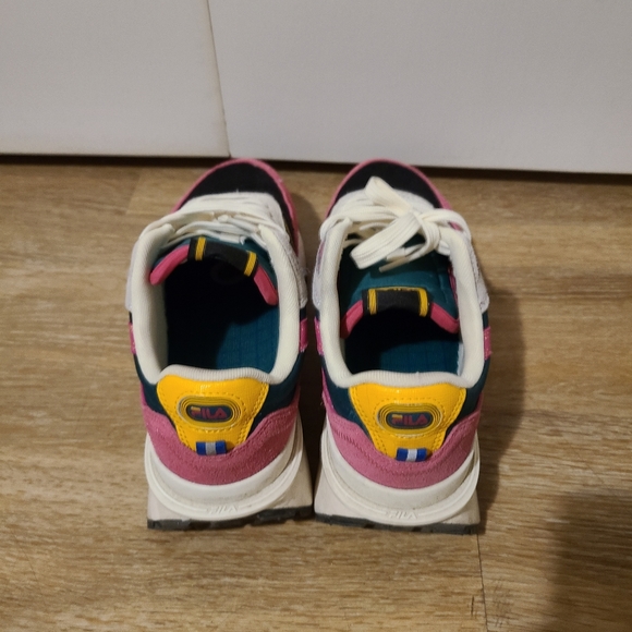 FIILA Sneakers - Picture 3 of 7